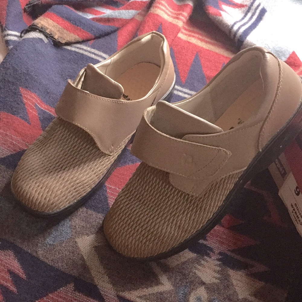 Propet Olivia Taupe Comfort Sz 9 B